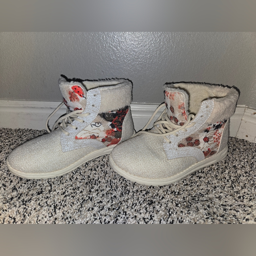 Size 6 booties - Picture 4 of 4